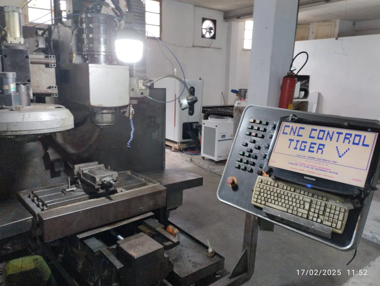 CNC 3 axen center milling machine, model SVC 600